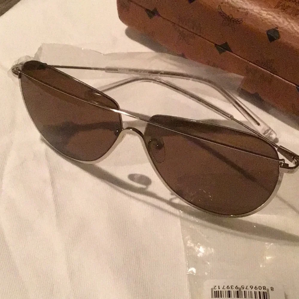 New MCM Aviator Sunglasses with case - Picture 4 of 4